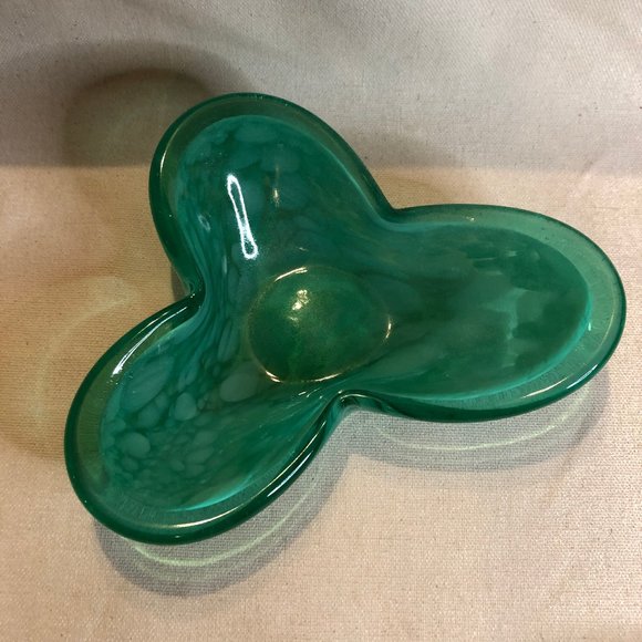 MCM Green Clover Shaped Hand Blown Art Glass Bowl - Picture 3 of 9